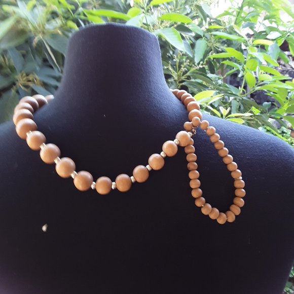 Wooden Bead Necklace With Wooden Stretch Bracelet Set of 2 Preowned - Picture 7 of 15